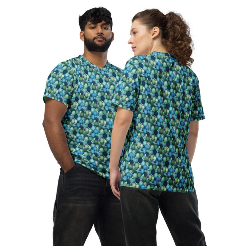 „Knopfkosmos“ – Recyceltes Unisex-Trikot mit Allover-Druck – Allover – HOB Products