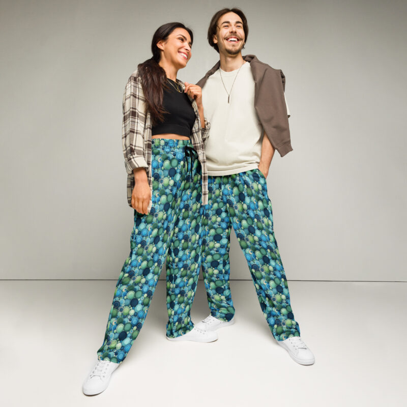 „Knopfkosmos“ – Unisex-Joggingshose mit weiten Beinen und Allover-Druck – Allover – HOB Products